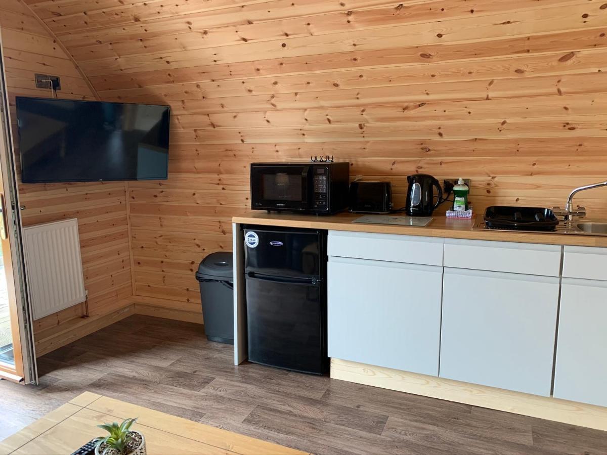 Pond View Pod 3 With Private Hot Tub -Fife - Loch Leven - Lomond Hills Villa Kelty Bagian luar foto