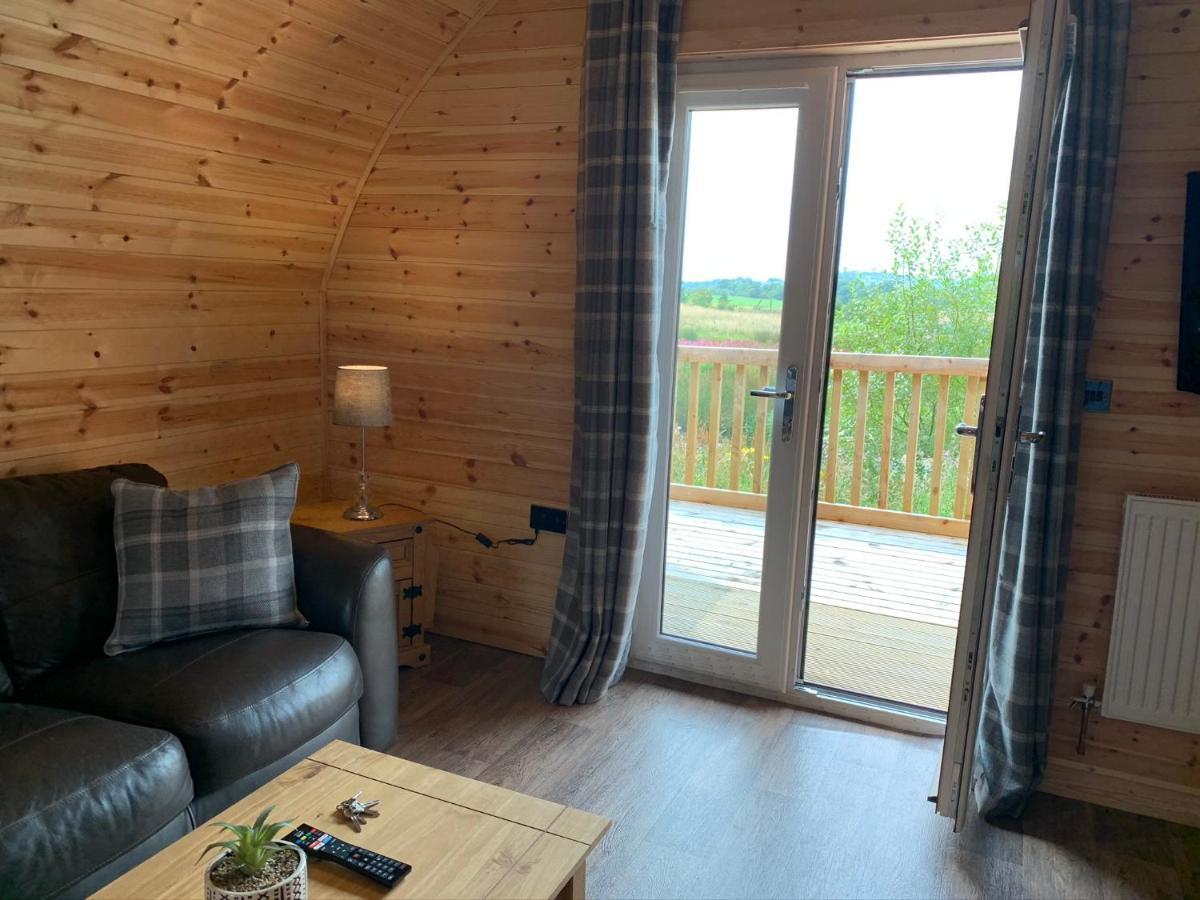 Pond View Pod 3 With Private Hot Tub -Fife - Loch Leven - Lomond Hills Villa Kelty Bagian luar foto