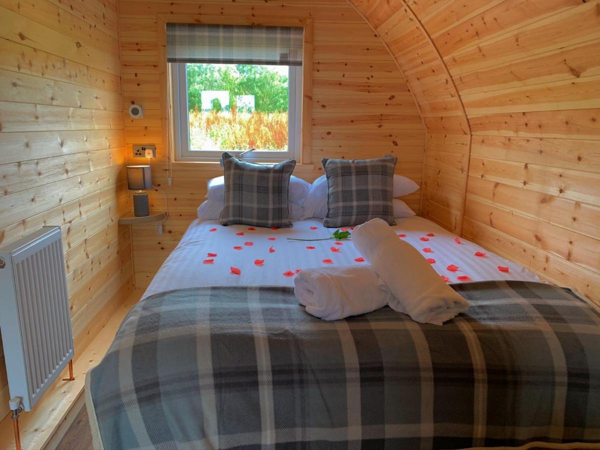 Pond View Pod 3 With Private Hot Tub -Fife - Loch Leven - Lomond Hills Villa Kelty Bagian luar foto